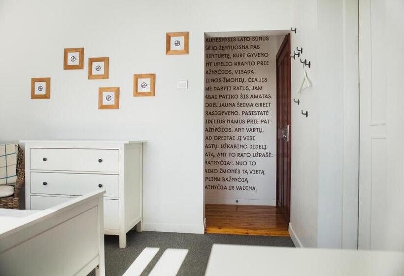 اتاق خانوادگی, Sakà Vacation House