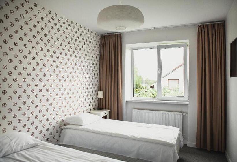 اتاق خانوادگی, Sakà Vacation House