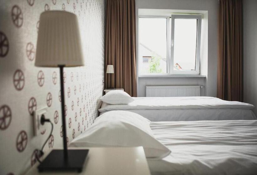 اتاق خانوادگی, Sakà Vacation House