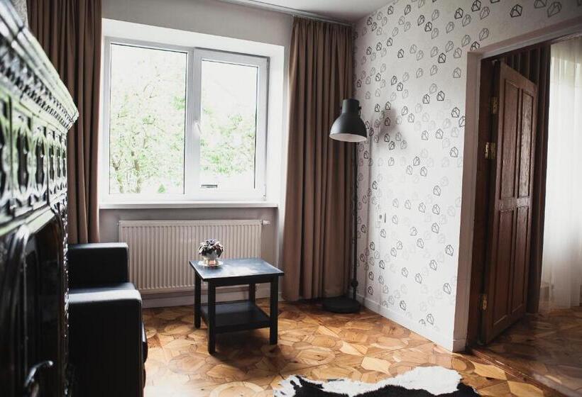 اتاق لوکس خانوادگی, Sakà Vacation House