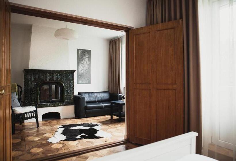 اتاق لوکس خانوادگی, Sakà Vacation House