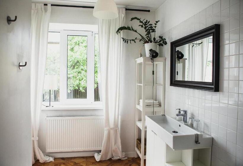 اتاق لوکس خانوادگی, Sakà Vacation House