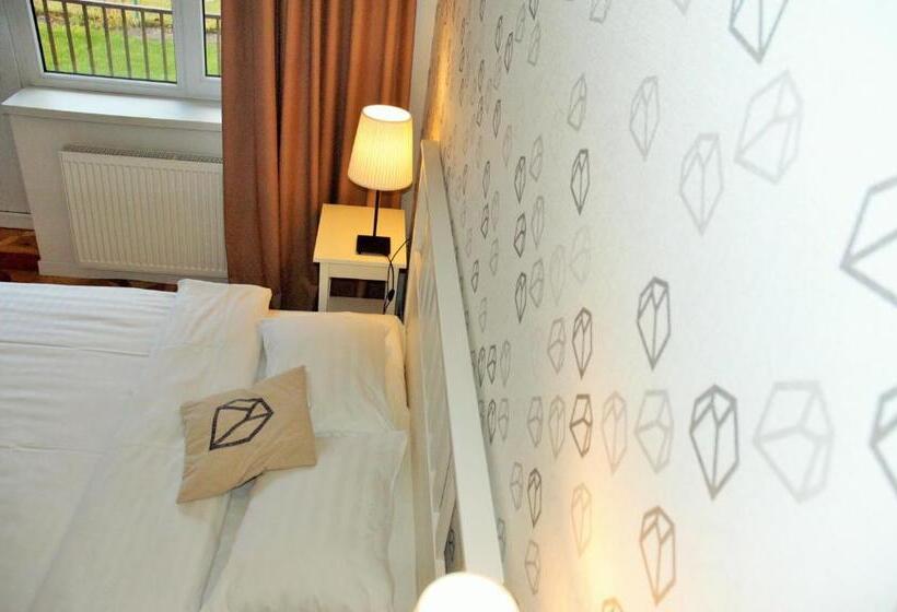 اتاق لوکس خانوادگی, Sakà Vacation House