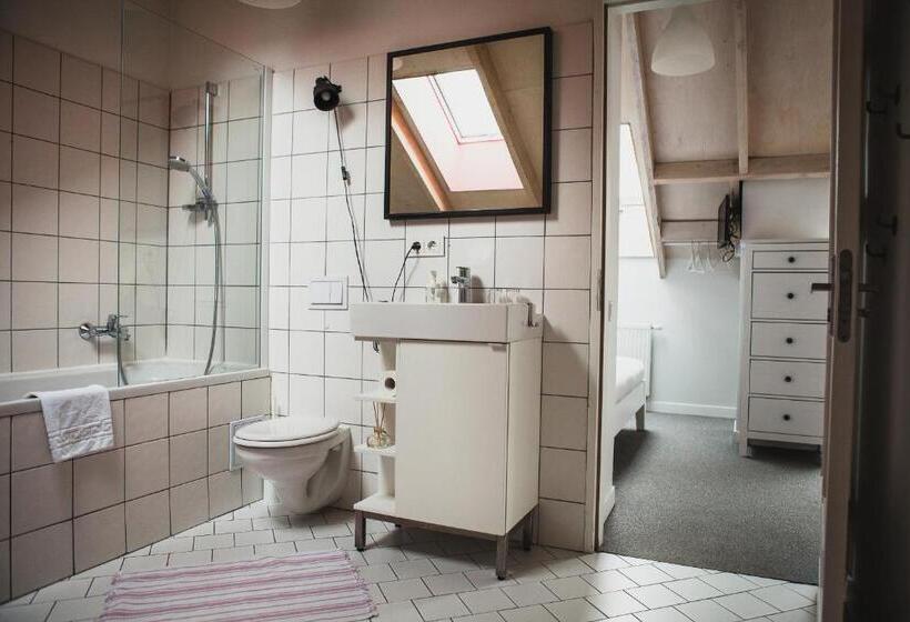 اتاق پنت هاوس, Sakà Vacation House