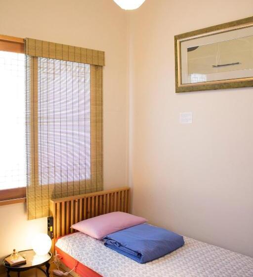 اتاق استاندارد یک نفره, Tong Stay