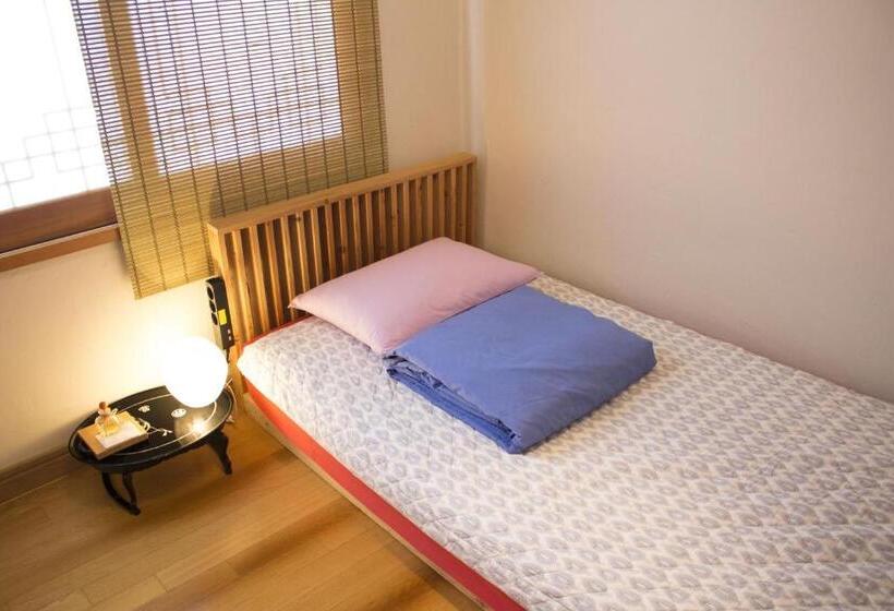 اتاق استاندارد یک نفره, Tong Stay