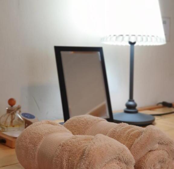 اتاق لوکس, Tong Stay