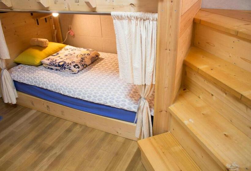 اتاق خانوادگی, Tong Stay