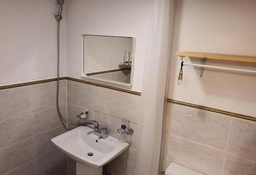 اتاق لوکس یک تخته, Tong Stay