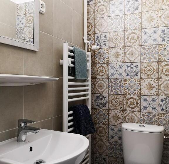 إستوديو قياسى, Gyöngyszem Vendégház