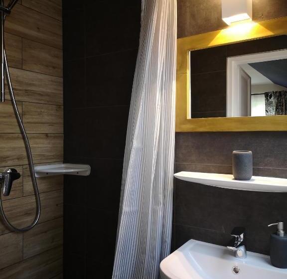 إستوديو قياسى, Gyöngyszem Vendégház