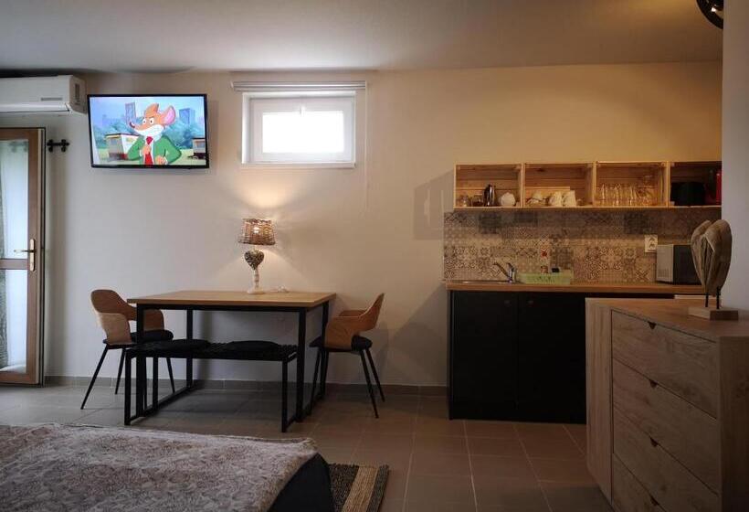 إستوديو قياسى, Gyöngyszem Vendégház