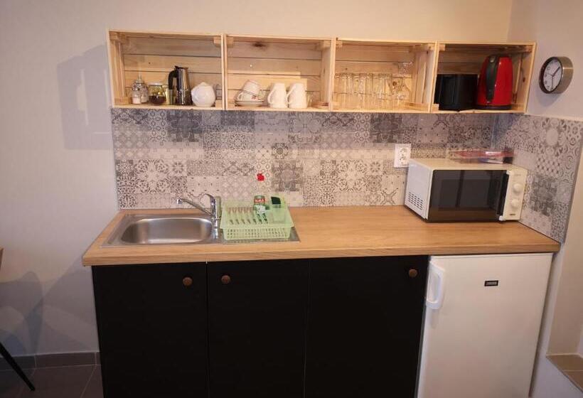 إستوديو قياسى, Gyöngyszem Vendégház