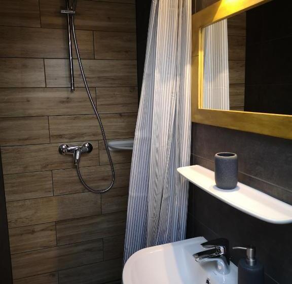 إستوديو قياسى, Gyöngyszem Vendégház