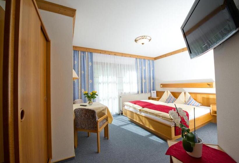 דירת חדר, Landhaus Neumayr