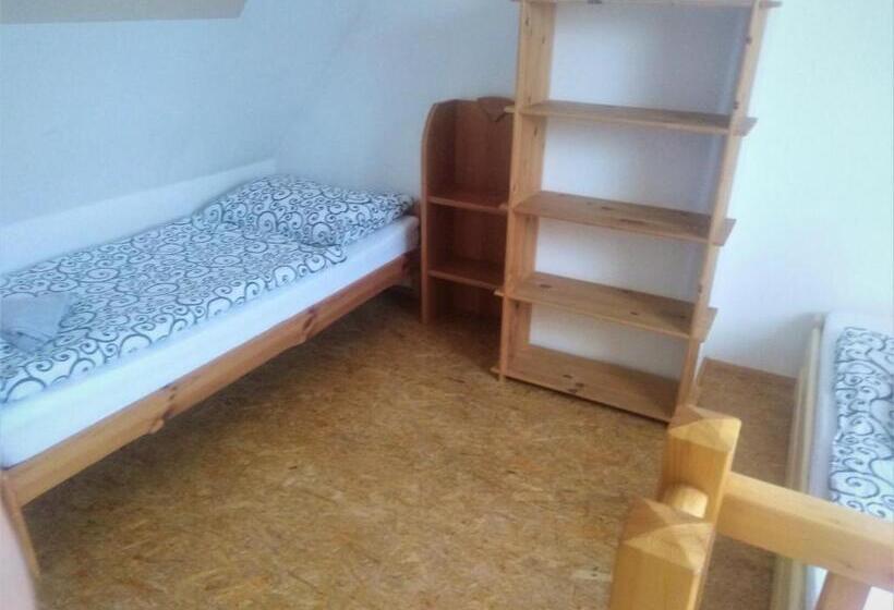 غرفة قياسية ثلاثية, Penzion U Dvojice