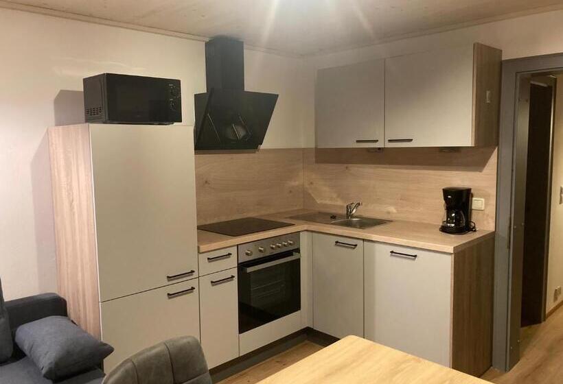 带阳台两卧公寓, Rosi`s