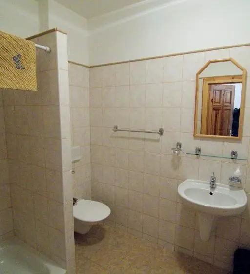 اتاق استاندارد سه نفره, Pension Abbazia