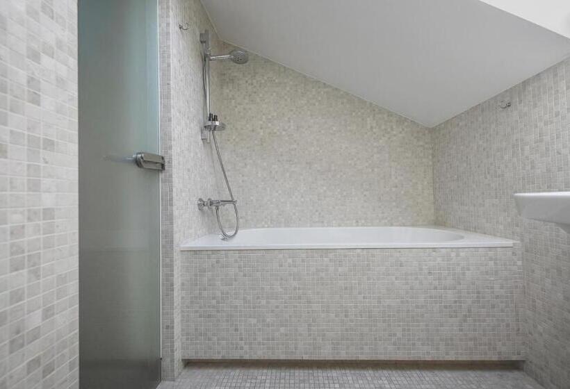 1 Bedroom Penthouse Apartment, Visit Nida Apartments