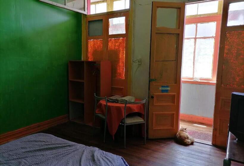 스탠다드 트리픔 룸 공동욕실, Hostal Del Gato