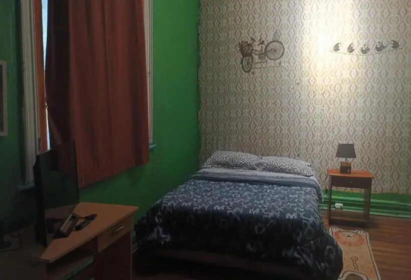 اتاق استاندارد چهارنفره با سرویس بهداشتی مشترک, Hostal Del Gato