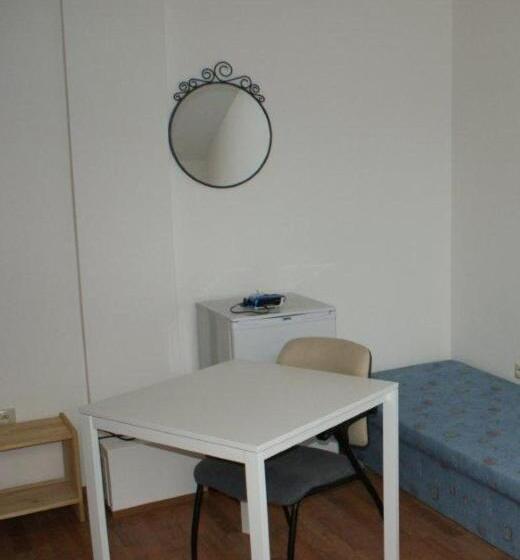 Pokój Trzyosobowy Standard Wspólna Łazienka, Vila Ria