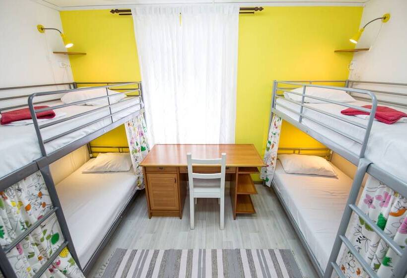 ルームシェアのワンベッド, Artist Hostel On Kurskaya