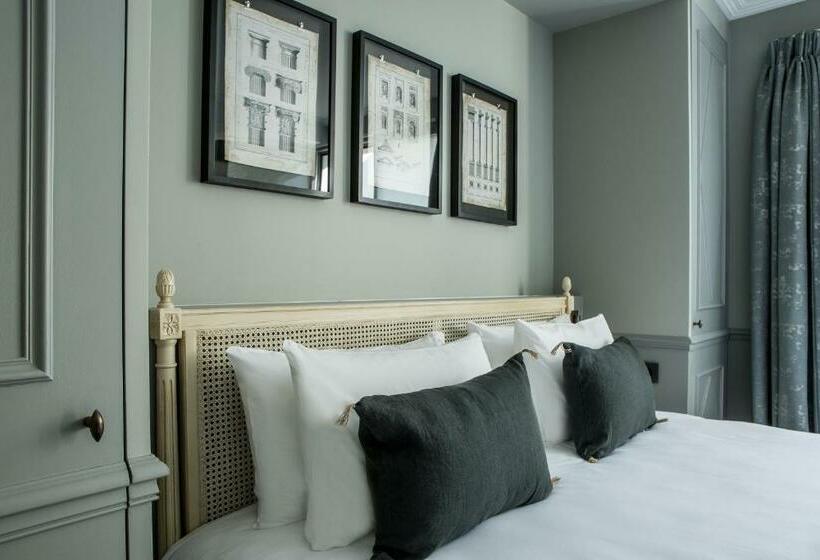 اتاق لوکس, Charles V