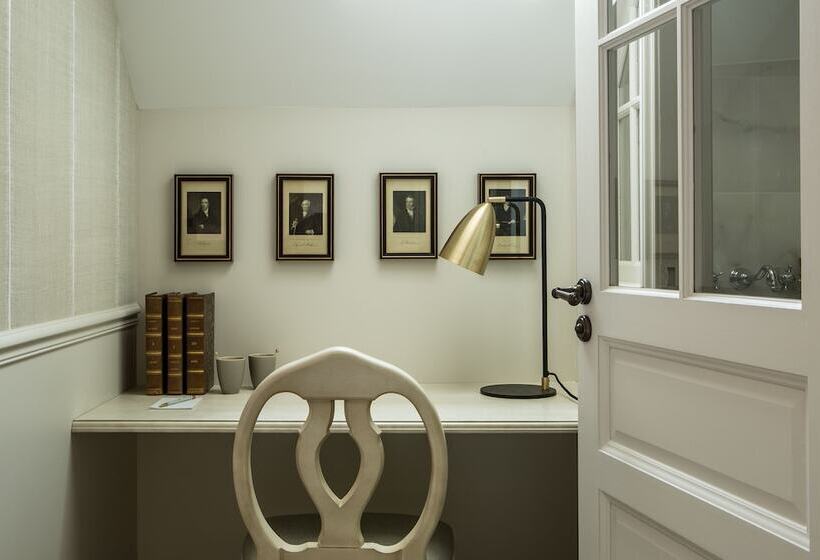 اتاق سوپریور, Charles V