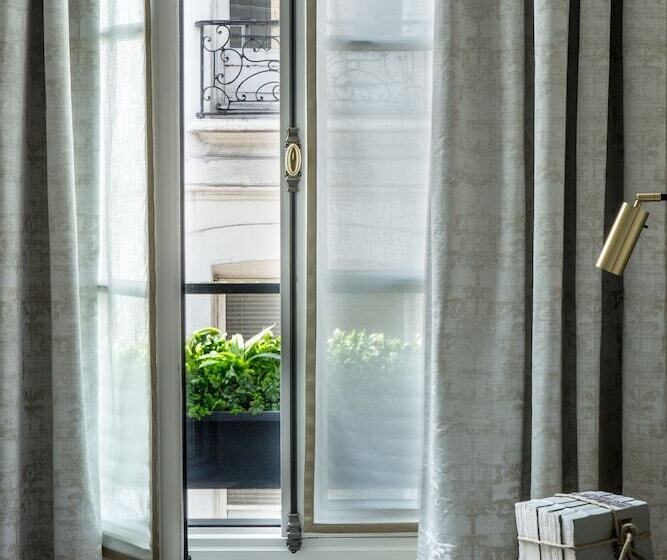 اتاق سوپریور, Charles V