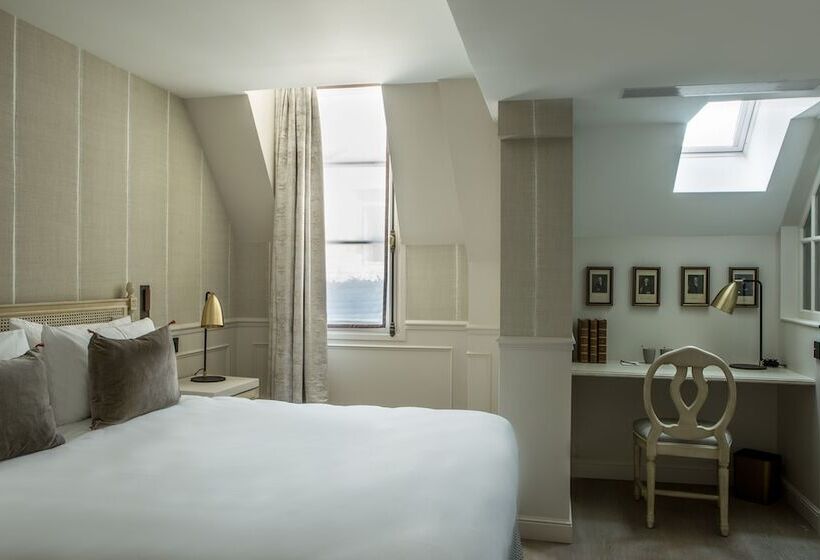 اتاق سوپریور, Charles V