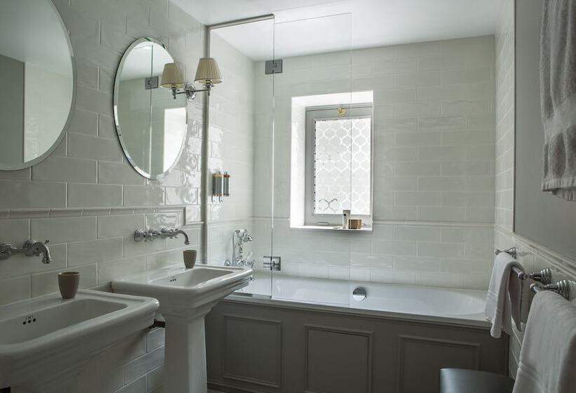 اتاق لوکس, Charles V