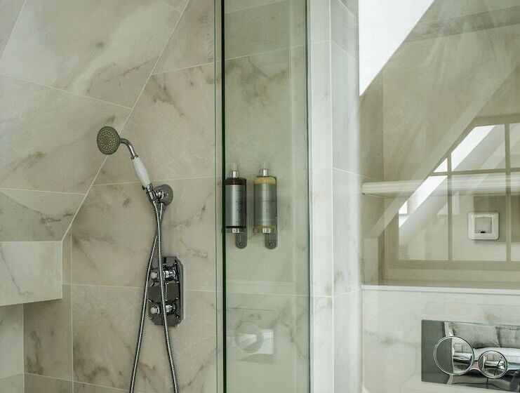 سوییت جونیور, Charles V