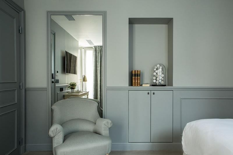 اتاق لوکس, Charles V