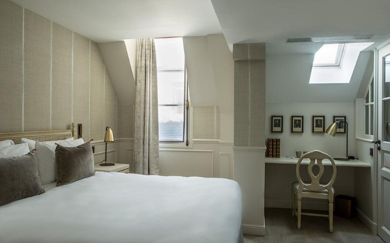 اتاق سوپریور, Charles V