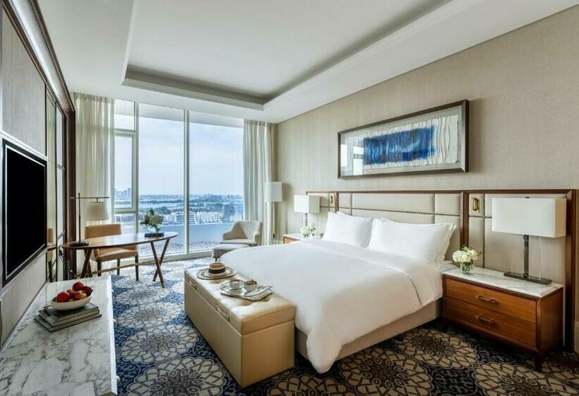 اتاق اجرایی با تخت بزرگ, Grand Plaza Mövenpick