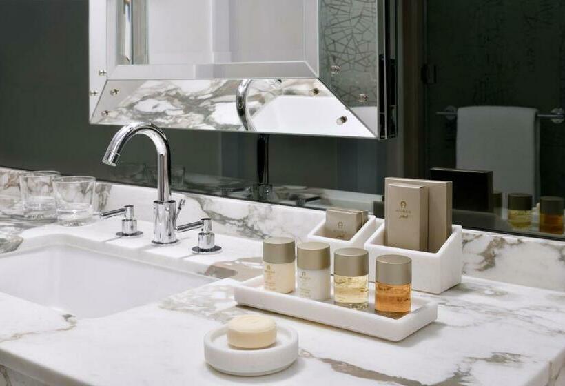 带大床的行政房间, Grand Plaza Mövenpick