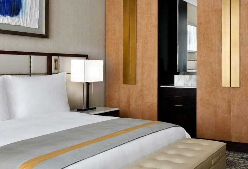 带大床的高级房间, Grand Plaza Mövenpick