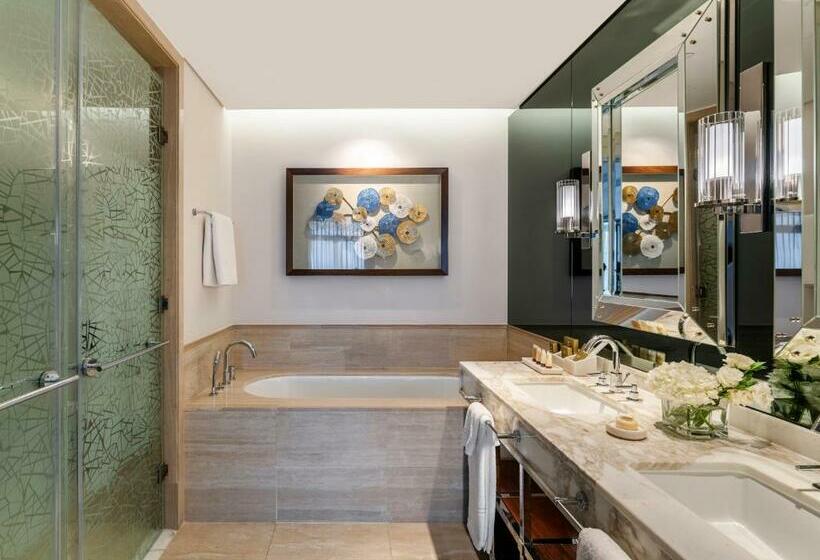 اتاق سوپریور با چشمانداز دریا, Grand Plaza Mövenpick