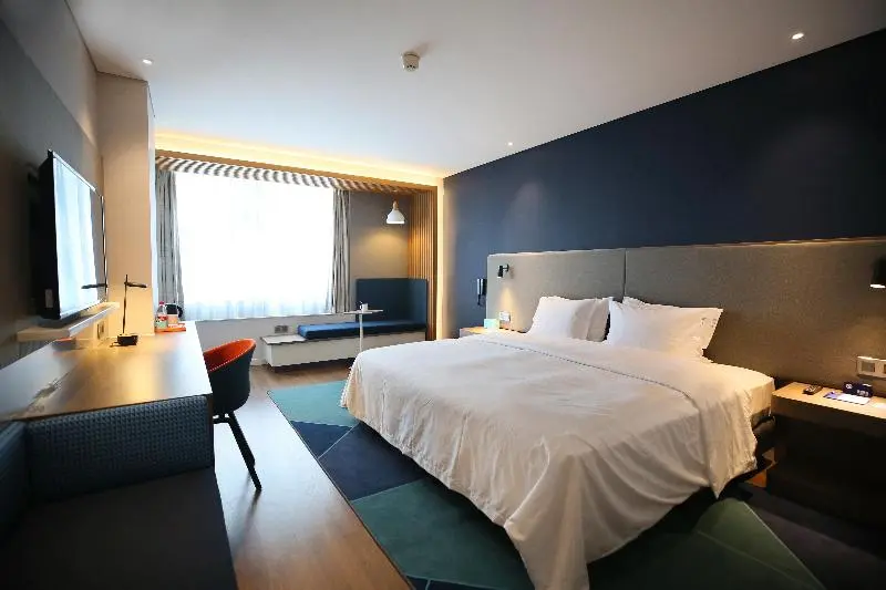 キングサイズベッドのスタンダードルーム, Holiday Inn Express Chengdu North Railway Station, An Ihg