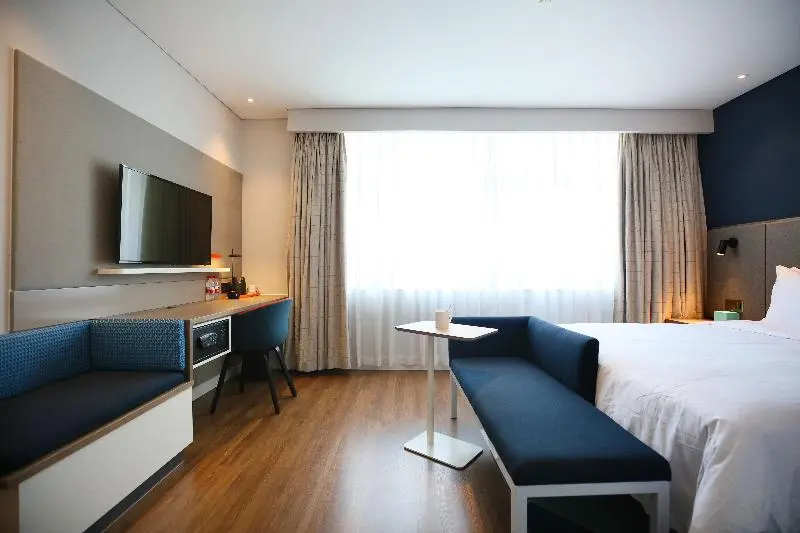 キングサイズベッドのスタンダードルーム, Holiday Inn Express Chengdu North Railway Station, An Ihg