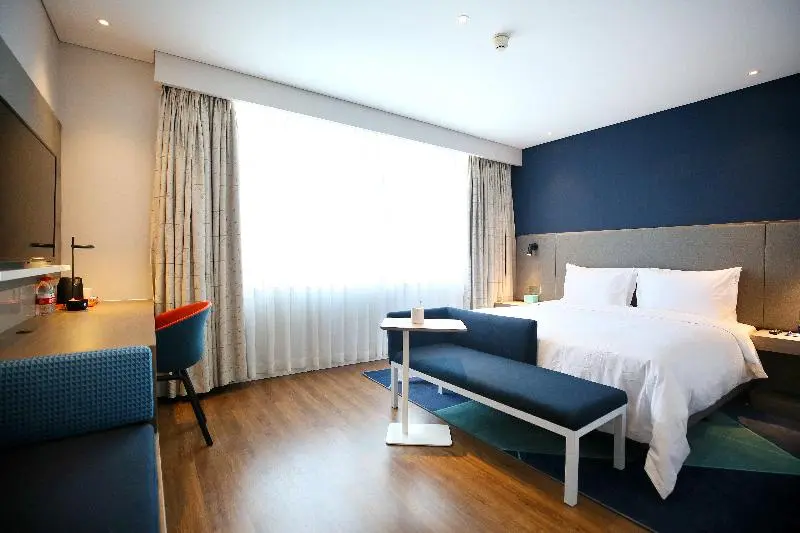 キングサイズベッドのスタンダードルーム, Holiday Inn Express Chengdu North Railway Station, An Ihg