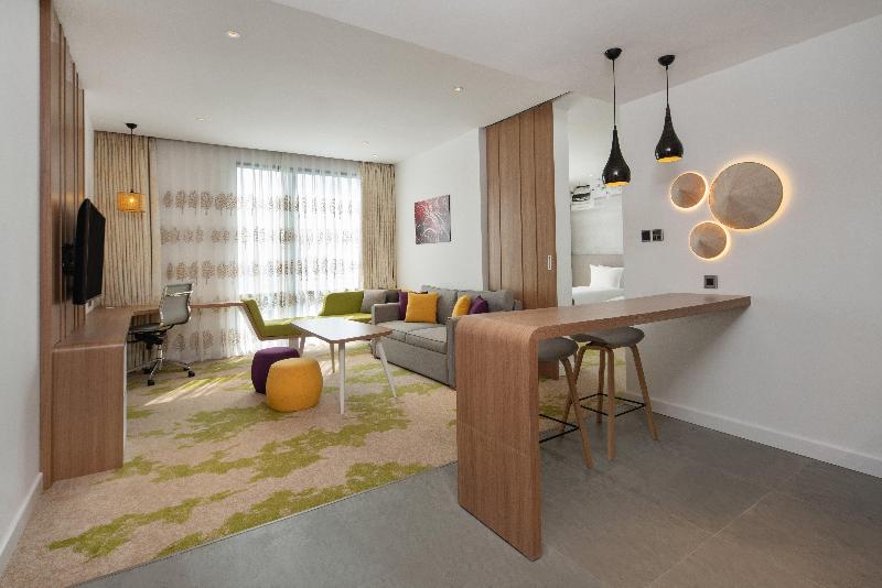سوئیت با تخت بزرگ, Holiday Inn & Suites Saigon Airport, An Ihg