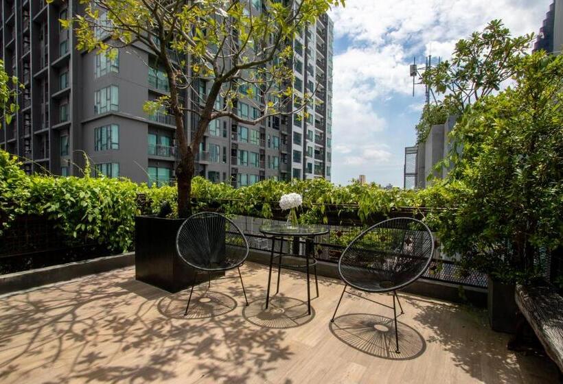 سوییت اجرایی, Iron