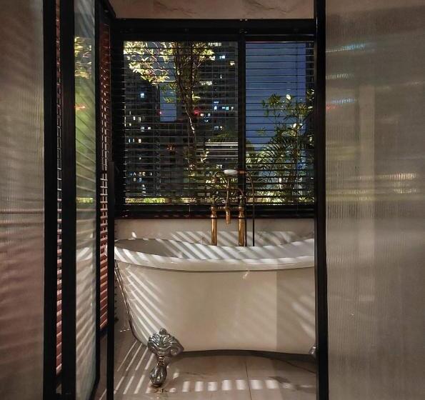 سوییت جونیور, Iron