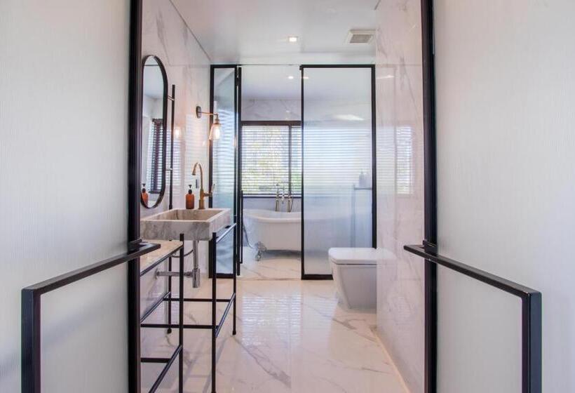 سوییت جونیور, Iron