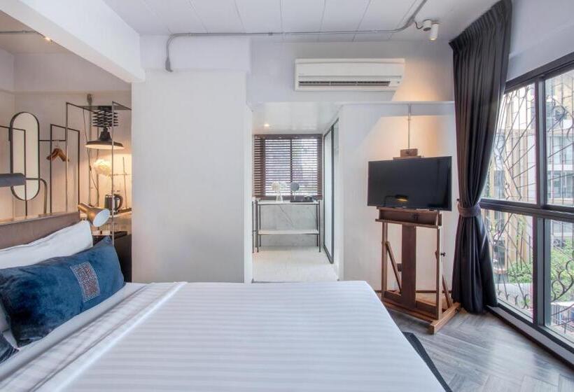 اتاق سوپریور با تخت بزرگ, Iron