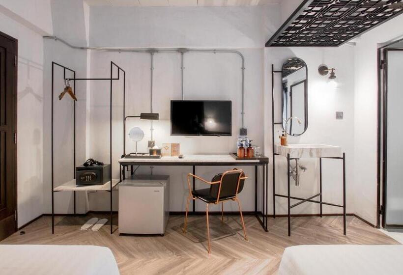 اتاق استاندارد, Iron