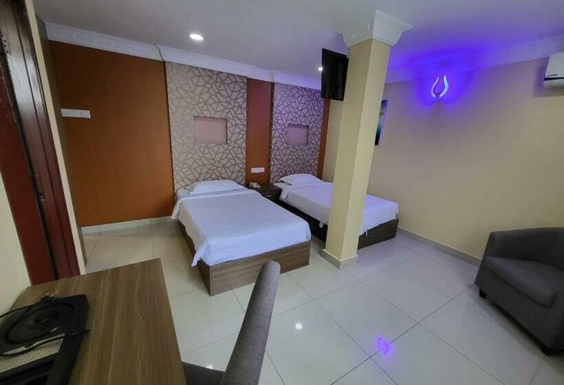 高级大房间, Poorna