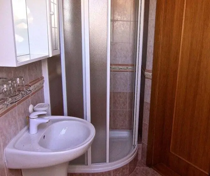 اتاق استاندارد چهار تخته, Guest House Maxim